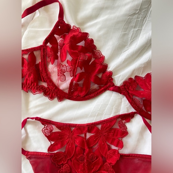 Victorias Secret Lingerie Set - Picture 7 of 10